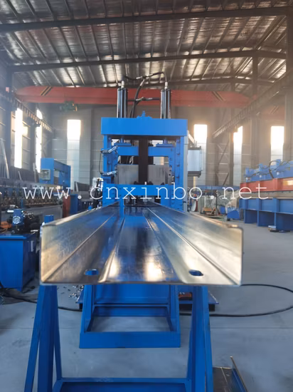 Macchina per la formatura del rotolo della struttura della lastra del tetto del canale del cambio della guardavia ad alta velocità del taglio servo ad alta velocità C